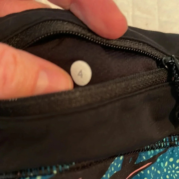 Lululemon reef print shorts size 4 - Picture 3 of 4